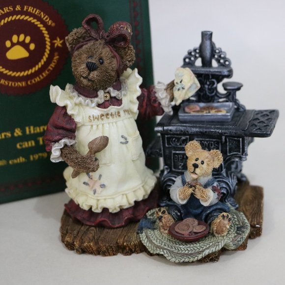 Boyds Bear Resin Aunt Becky Cookie Quality Control